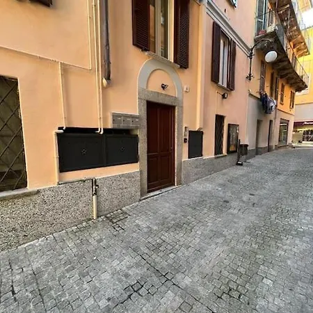 Olga Nel Centro Storico Di Apartment Intra