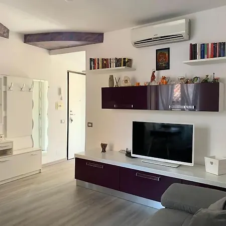 Olga Nel Centro Storico Di Intra